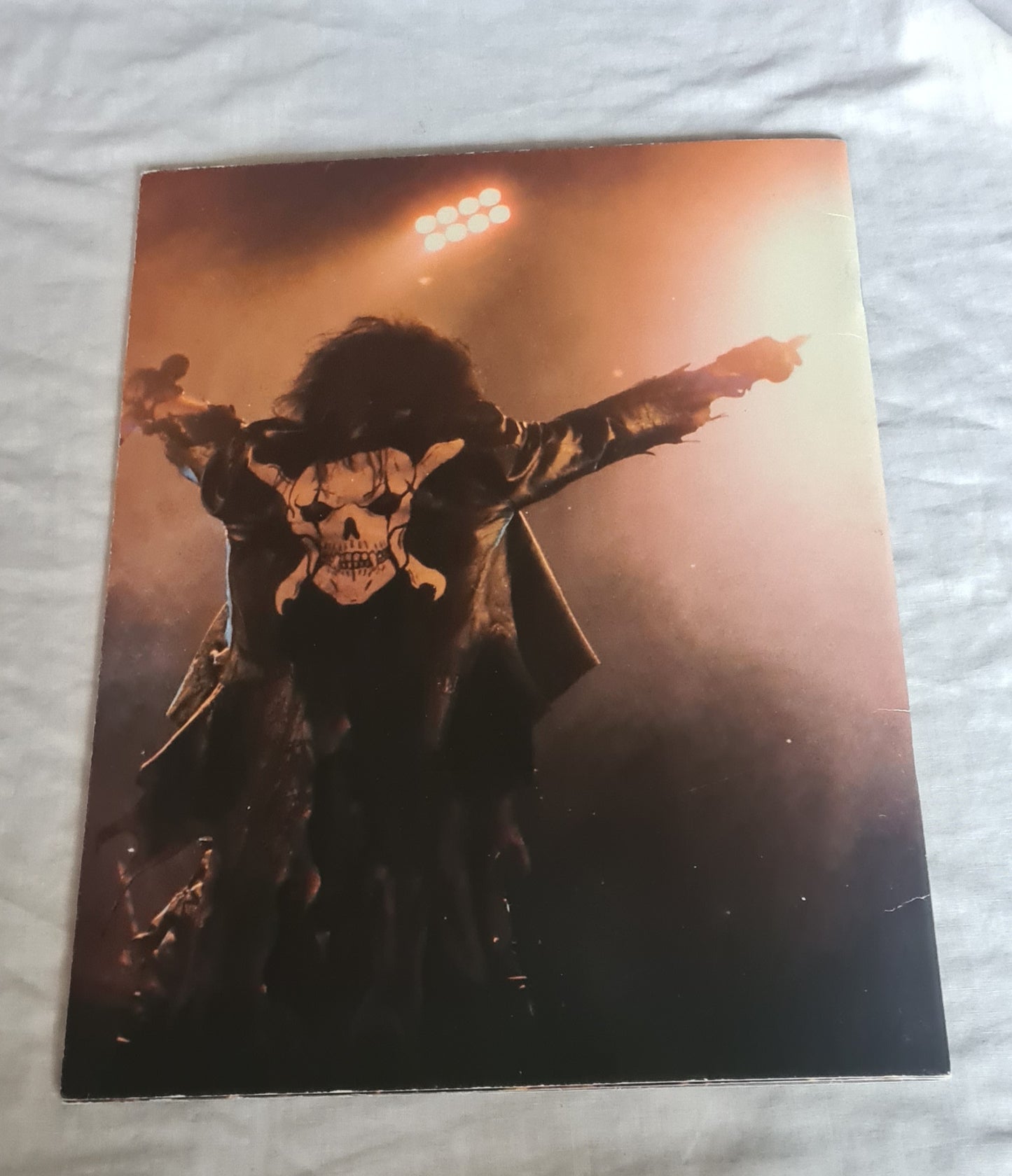 ALICE COOPER- 1987 RAISE YOUR FIST AND YELL TOUR - TOUR BOOK- PROGRAM