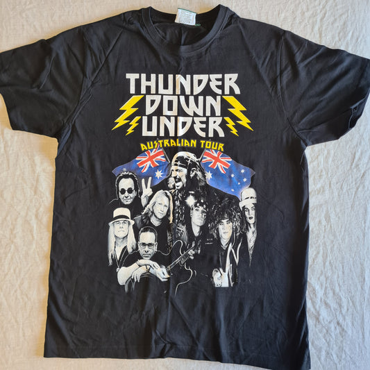 KISS Konvention: Thunder Down Under - Australia 2017: Bruce Kulick, Sisters Doll, etc | Size Large T-Shirt