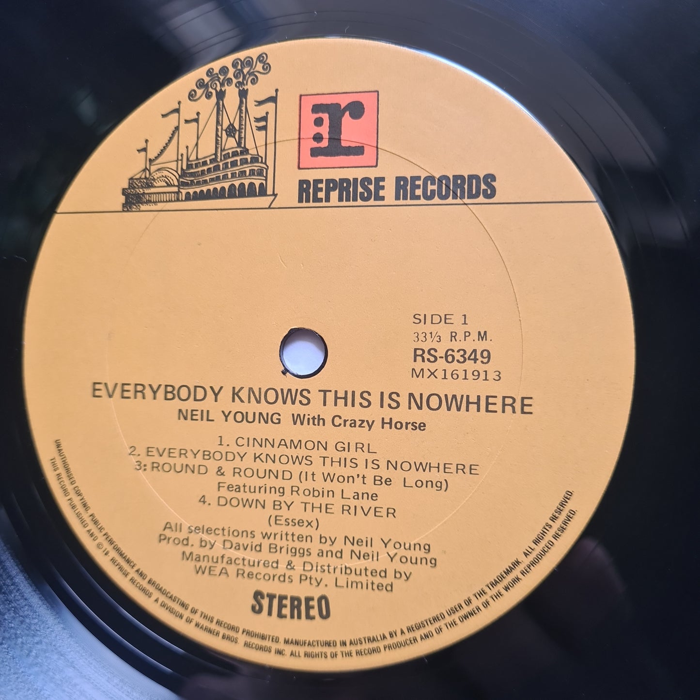 Neil Young & Crazy Horse – Everybody Knows This Is Nowhere - 1970 - Vinyl Record (Near Mint)