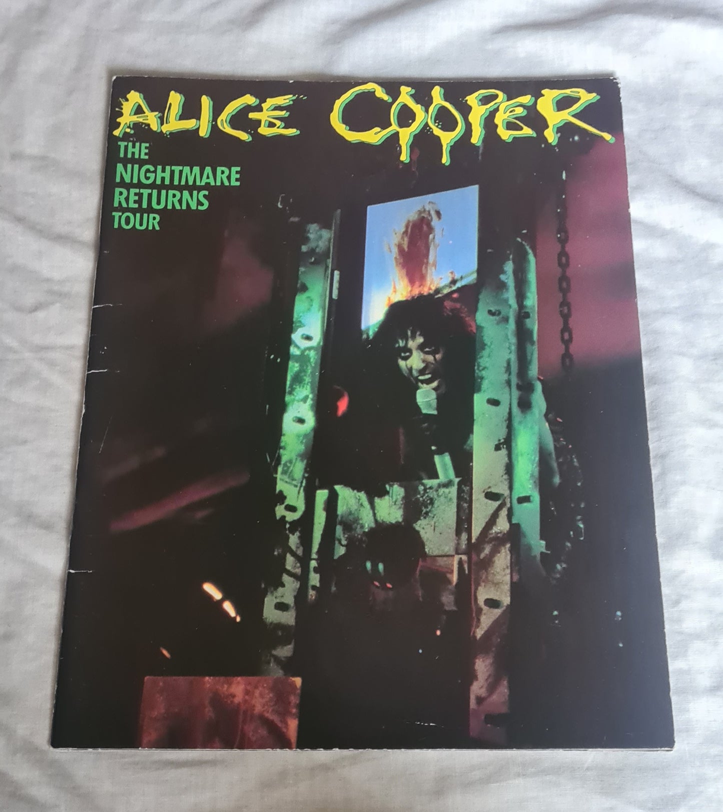 ALICE COOPER- 1986 THE NIGHTMARE RETURNS TOUR- TOUR BOOK- PROGRAM