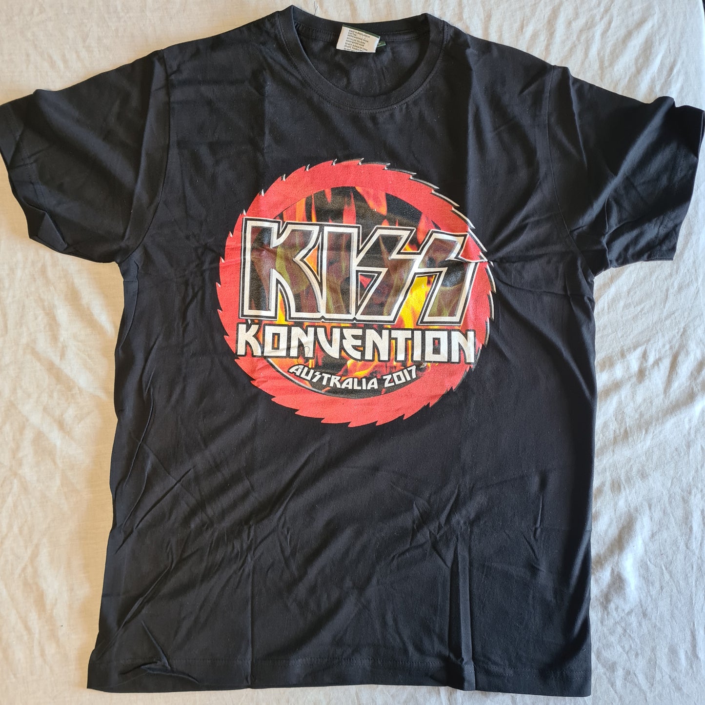 KISS | KISS Konvention Melbourne Australia 2017: Peter Criss, Bruce Kulick, Sisters Doll, etc | Size Large T-Shirt
